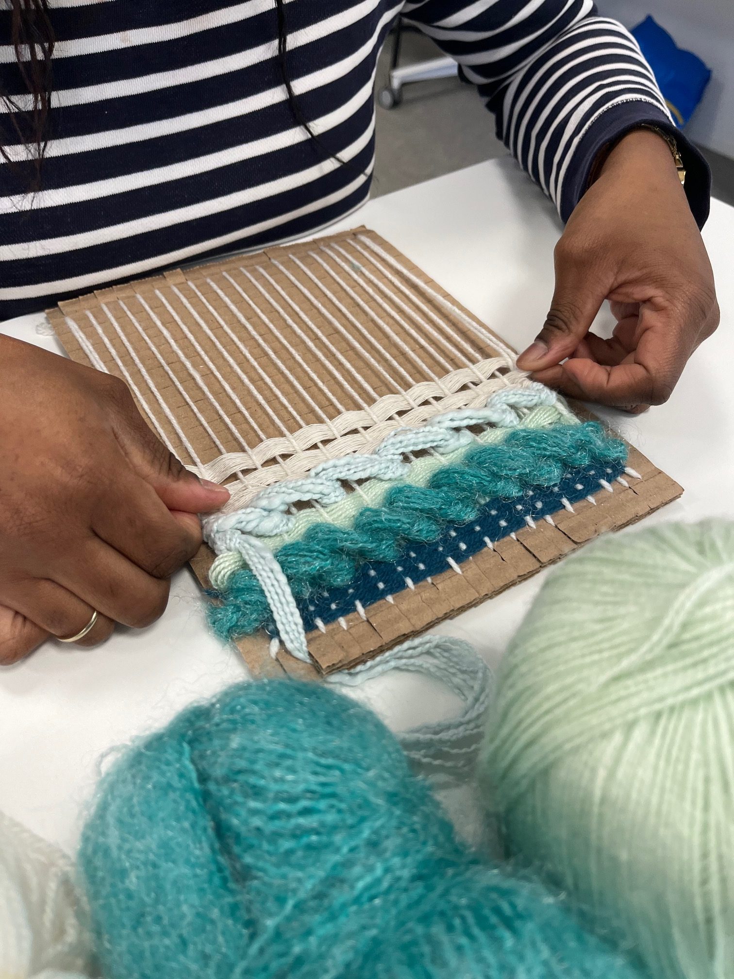 Tissage d'un collaborateur Afnic - Résidence d'artiste de Leila Garfield